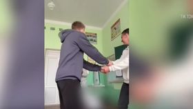 VIDEO 20 de copii au ajuns la spital, după o provocare pe rețelele de socializare. Medicii au tras un semnal de alarmă